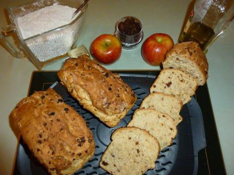 Apple-Spelt Bread with Raisins