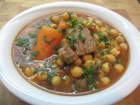 מרק בשר, חומוס ומנגולד