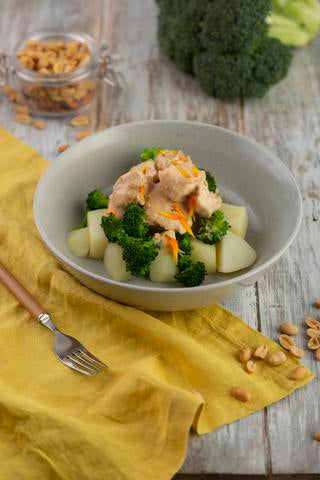 CHICKEN IN PEANUT SAUCE WITH COCONUT MILK, COOKED POTATOES AND STEAMED BROCCOLI