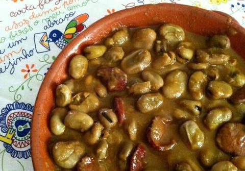 Stewed broad beans with chorizo