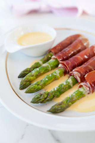 ASPARAGUS WITH SERRANO ham