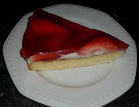 Strawberry cake with vanilla pudding (sponge cake)
