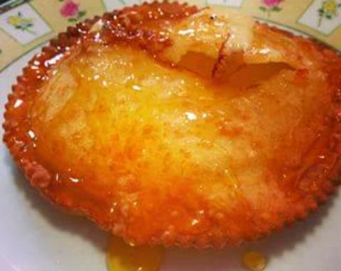 Bruna's “Sebadas” (Traditional Sardegnian Fritter)
