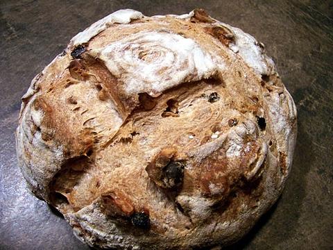 Walnut and raisin bread