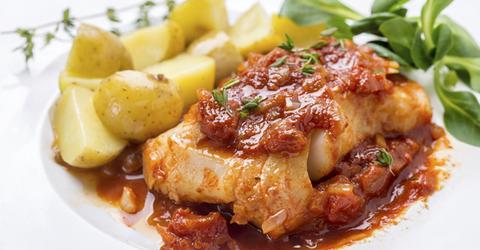 Hake with tomato sauce
