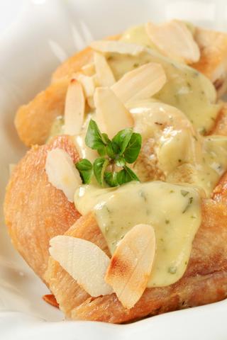 POULET SAUCE AUX AMANDES