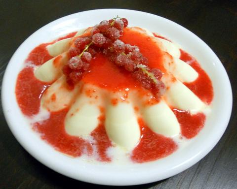 Panna Cotta with Strawbery Sauce