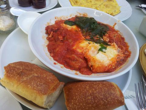 Shashuka (Poached eggs in Tomato Sauce)
