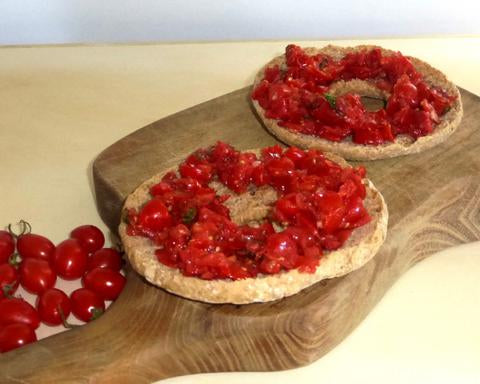 Condimento al pomodoro per friselle o bruschette