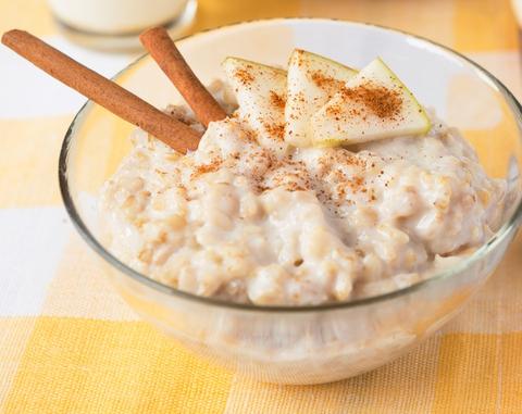 Овсяная каша с яблоками