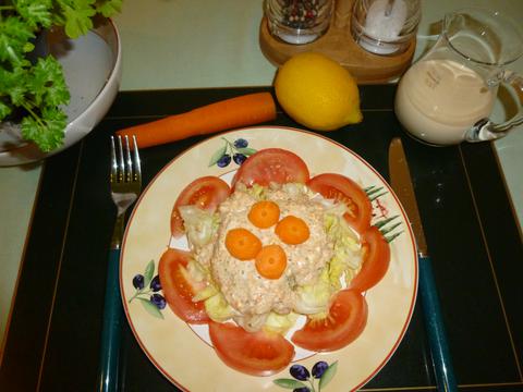 Lettuce with Carrot Dressing